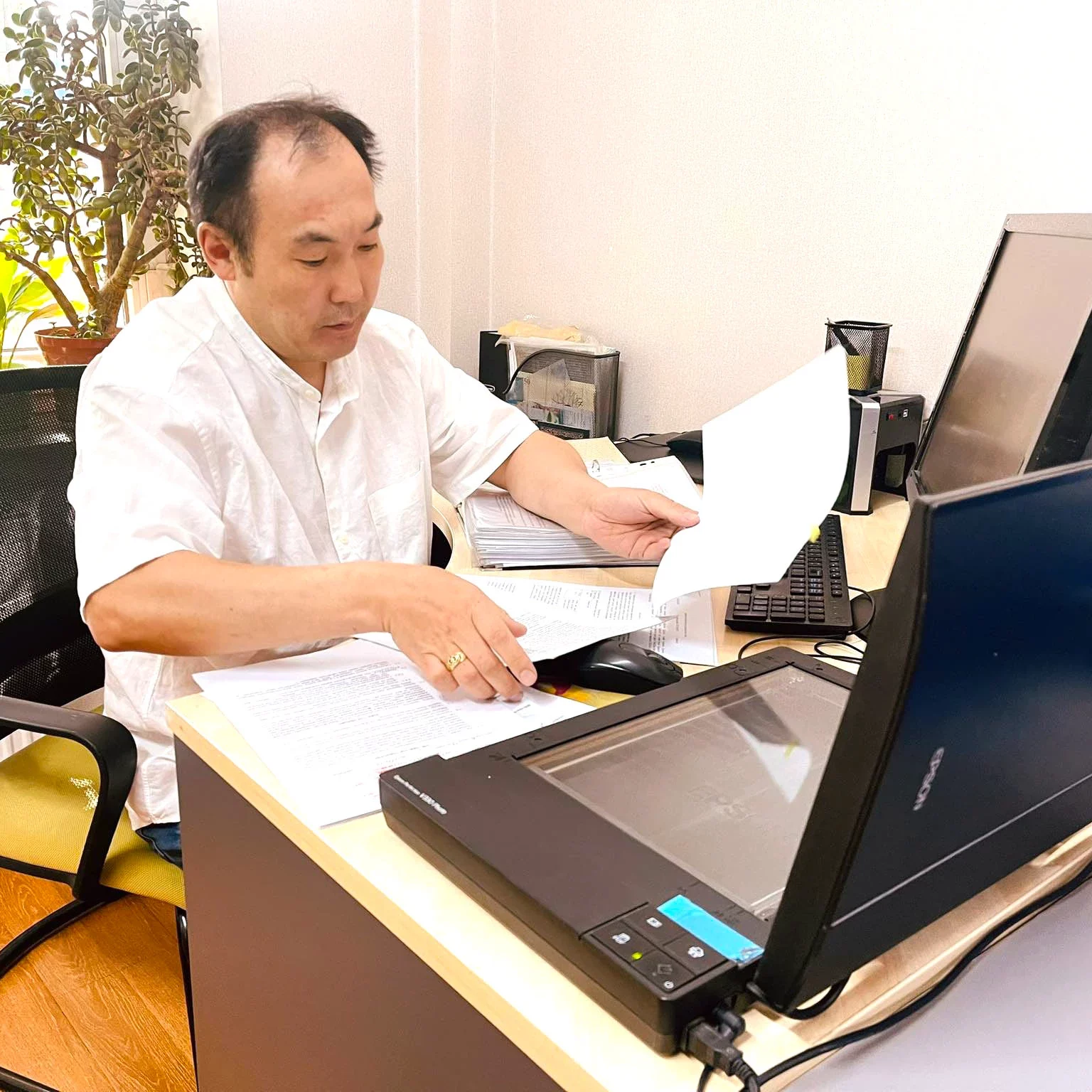 Оффисийн ажилтан